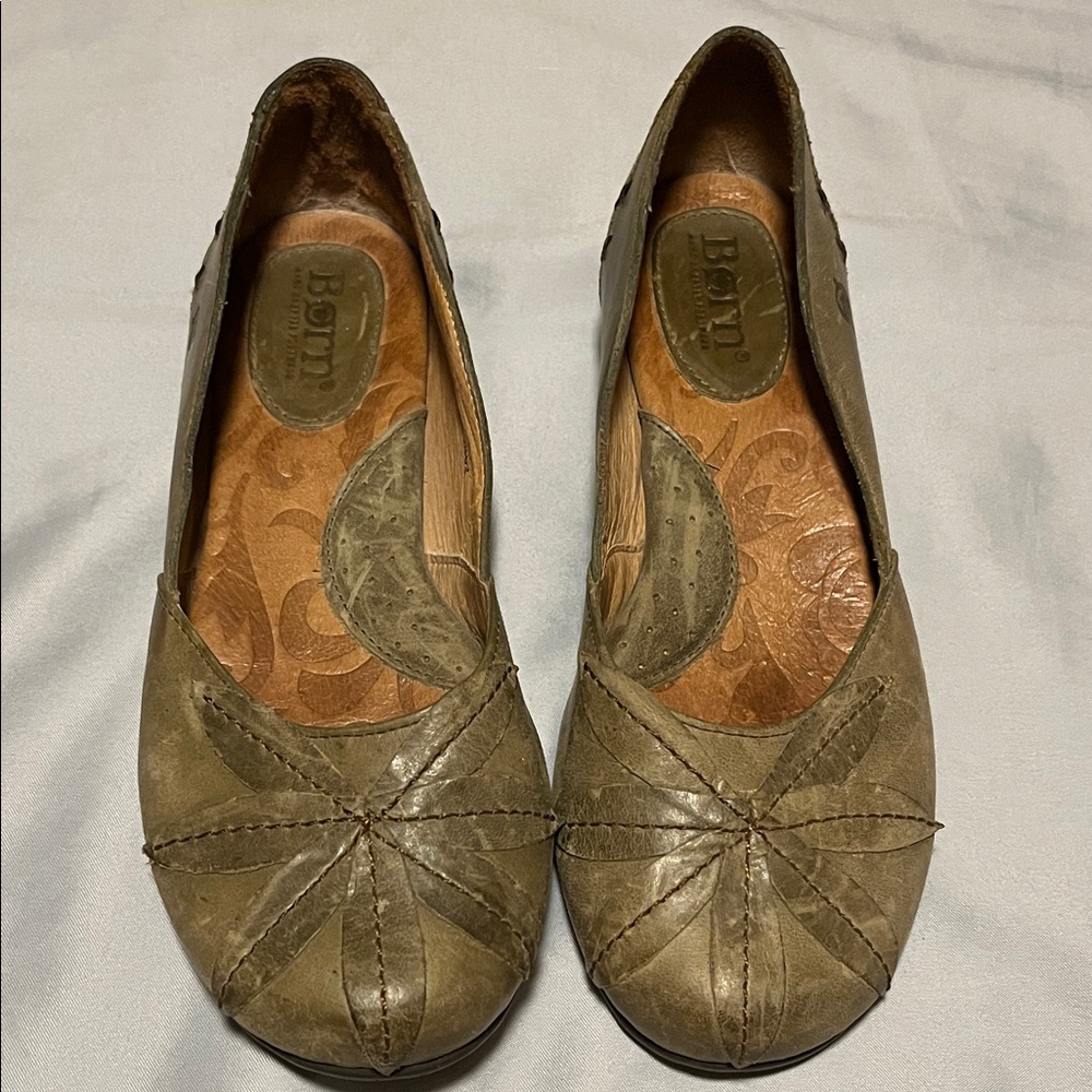 Born W72052 Green Olive Leather Ballet Flats Round Toe Shoes Size 9